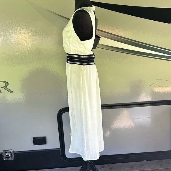 TROUVE Women’s Double Front Split SS Openback Banded Waist Dress Size Medium NWT - Picture 3 of 12